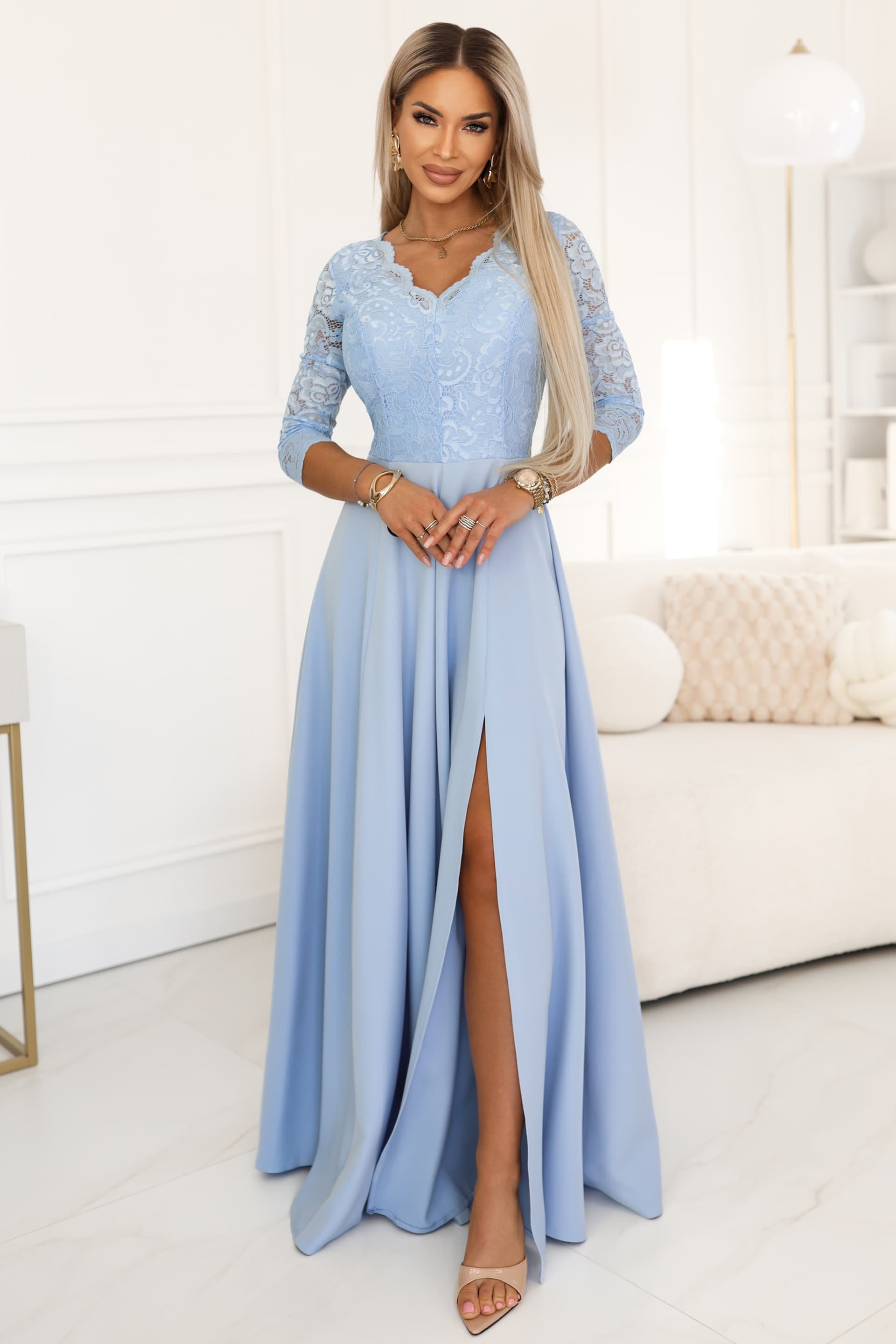 309-15 AMBER Rochie lungă elegantă din dantelă cu decolteu - albastru deschis