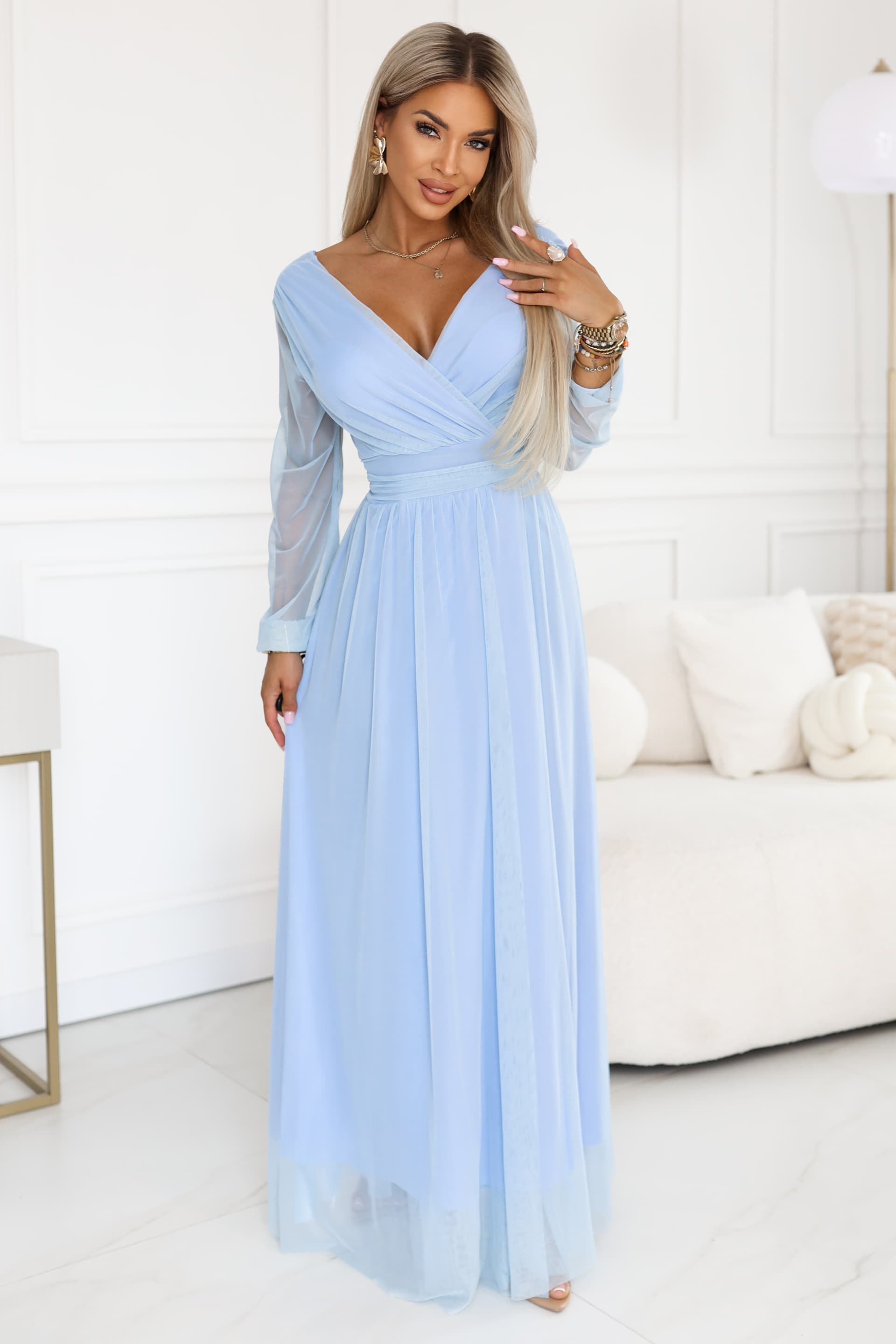 664-5 Rochie maxi lungă cu mâneci din tul și decolteu plic - albastru deschis