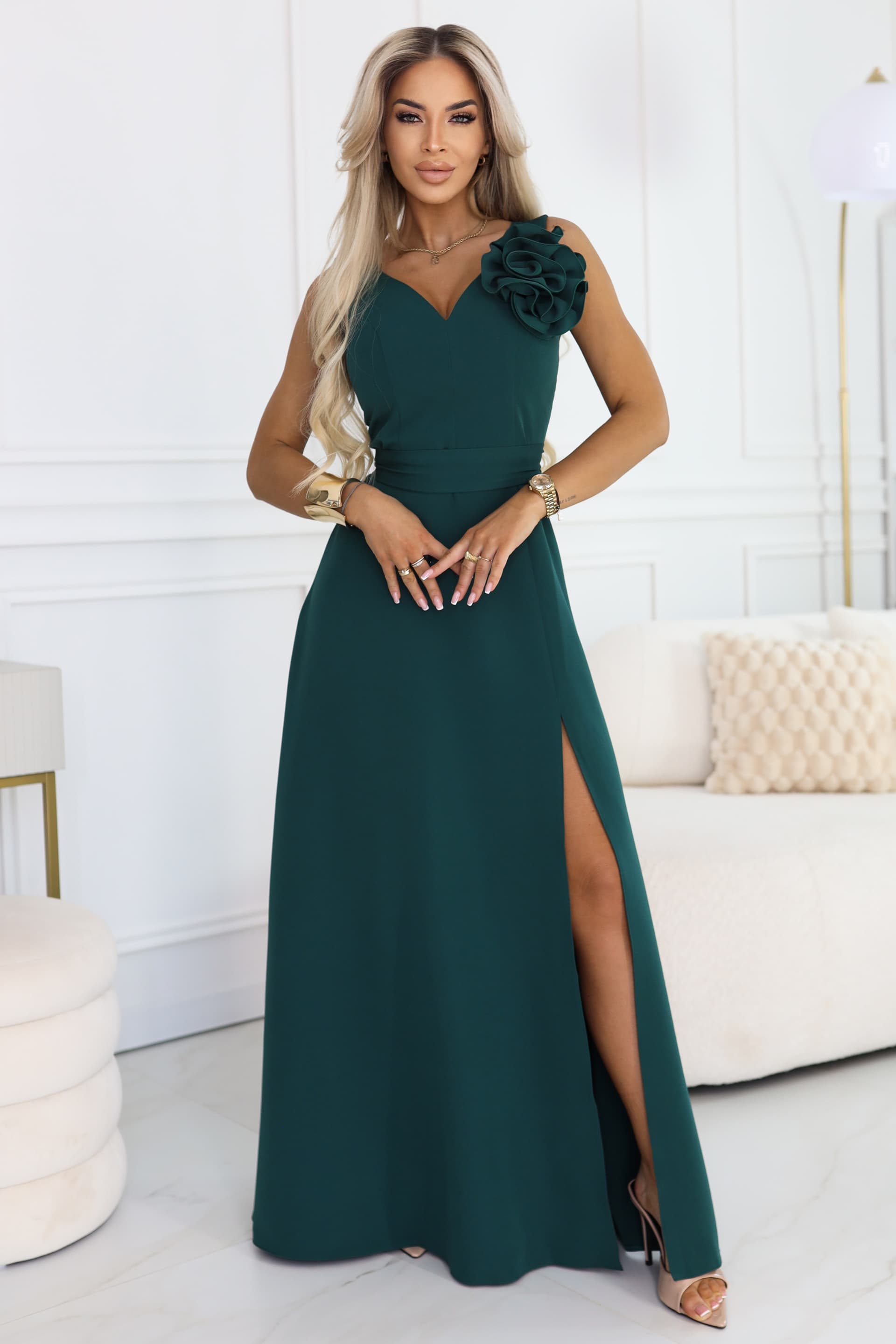 669-1 Rochie maxi romantică cu floare pe umăr și crestătură - verde sticla